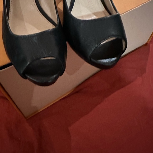 Vince Camuto peep toe black heels. Sixe 6 and Comfortable - Picture 5 of 6